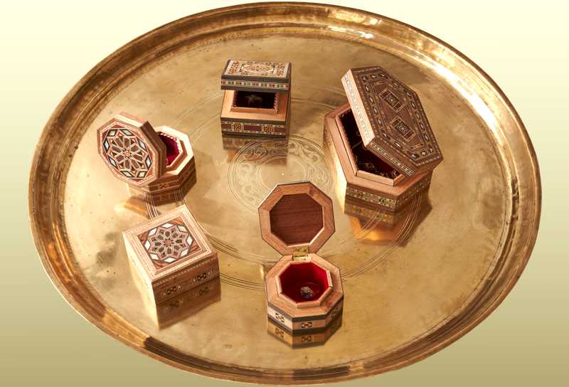 Coffre de mariage syrien incrusté de nacre - En vente sur