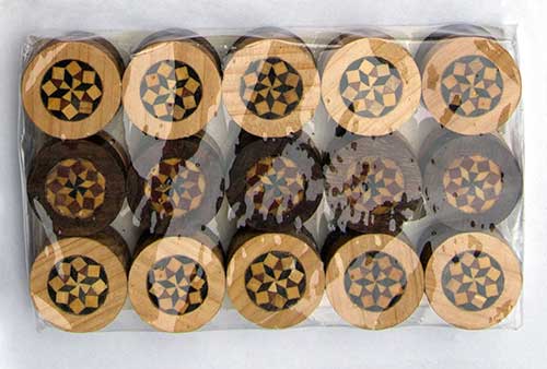 1 Satz = 2 x 15 Spielsteine aus Holz (dunkel und hell)  mit  Einlegearbeit (Intarsien) für  orientalische Backgammon oder Tavlaspiel